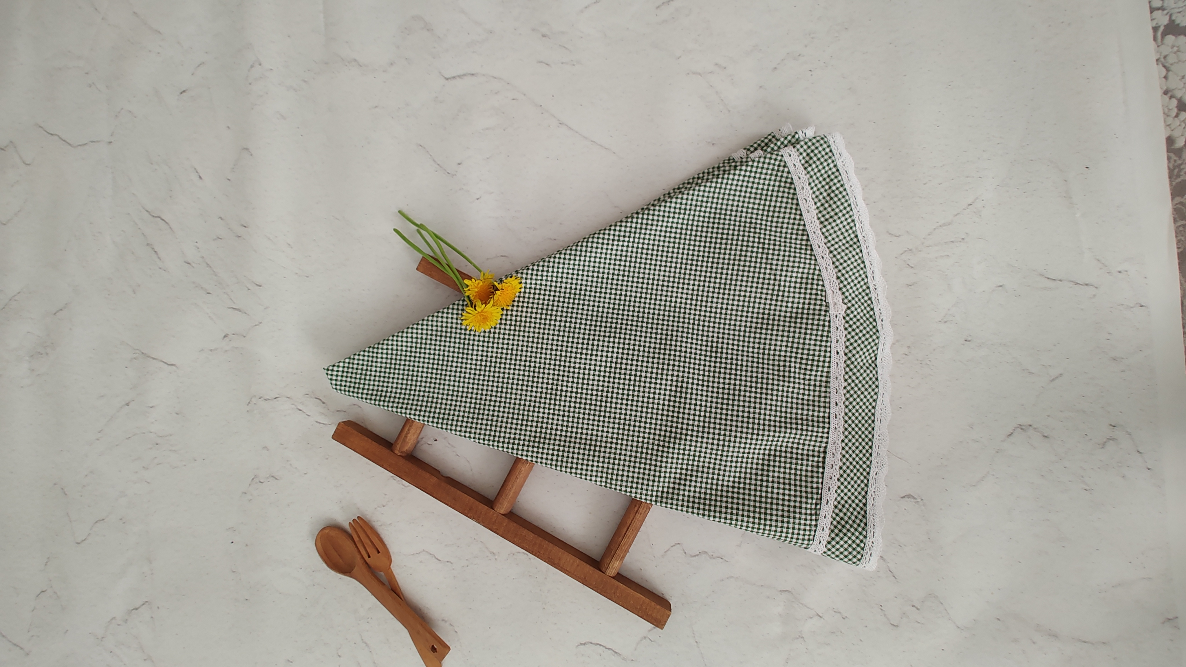 رومیزی  گرد سبز پارچه ای چهار خونه