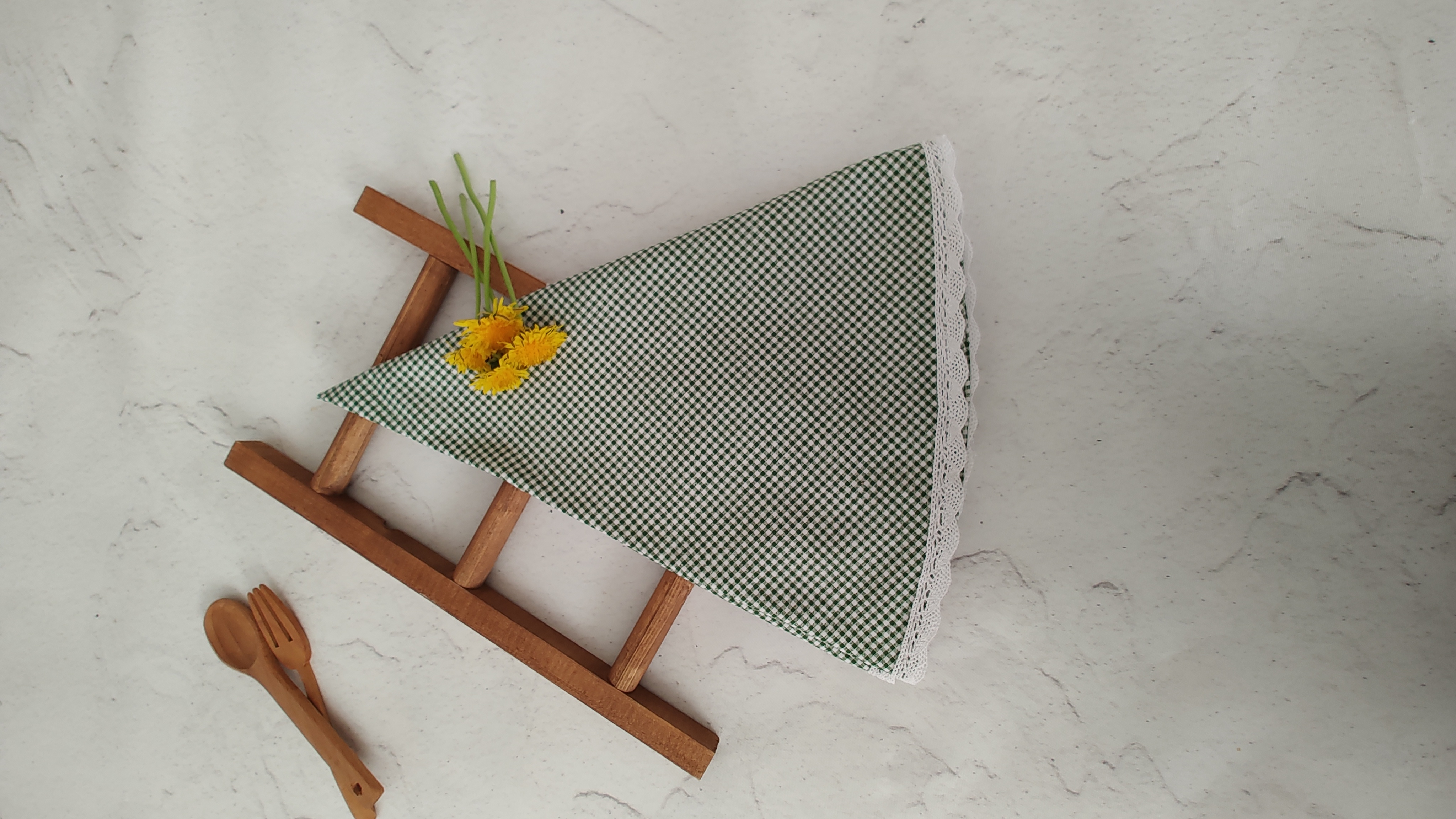 رومیزی گرد پارچه ای چهار خانه سبز